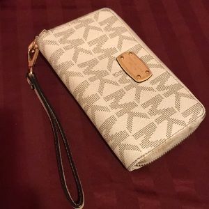 Michael Kors cream colored Wristlet